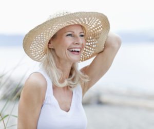 woman with hat at the beach
